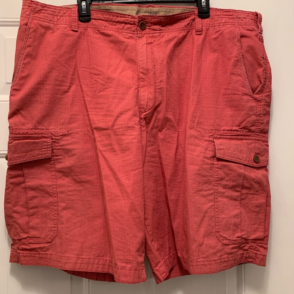 IZOD 42 cargo shorts Coral red (salmon) EUC